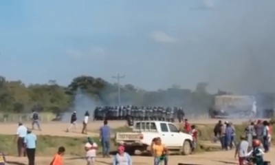Los policías avanzan a los demás puntos de bloqueo/Foto. Captura de pantalla