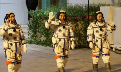 Astraonautas chinos de la estación espacial Shenzhou-13