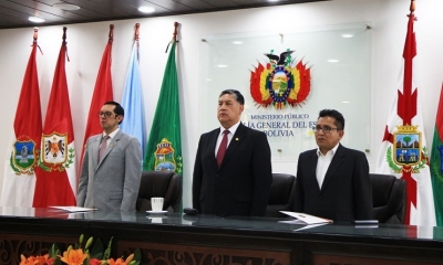 El Fiscal General del Estado, Juan Lanchipa Ponce  ( c )