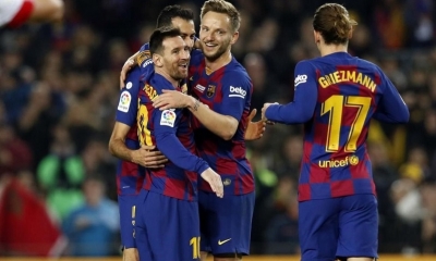 Barcelona ofrecerá a Umtiti y Semedo para fichar a volante de la Premier League 