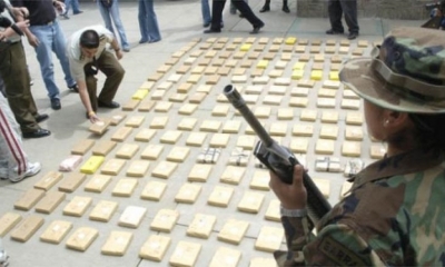 La Felcn durante la presentación de un lote de cocaína. | Foto archivo