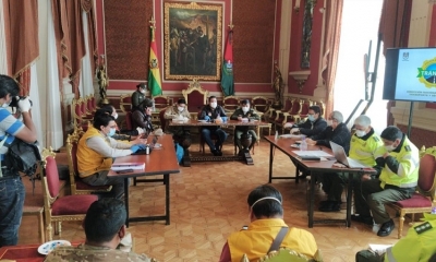 Fuerzas Armadas, la Policía, el transporte público y otras instituciones acordaron el sábado fortalecer las operaciones de los uniformados en La Paz