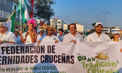 La marcha por el Día de la Tradición Cruceña