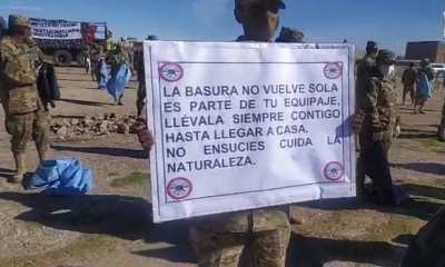 pobladores de Uyuni iniciaron este sábado una inédita jornada de limpieza
