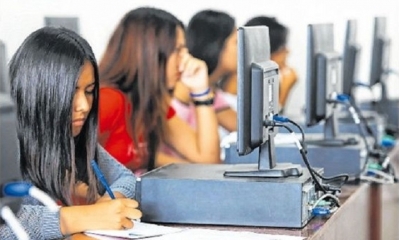 El examen es digitalizado. Foto: UAGRM