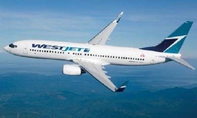 La Policía y los funcionarios de salud pública recibieron el vuelo a su llegada a Toronto. | Fuente: Drift Travel Magazine