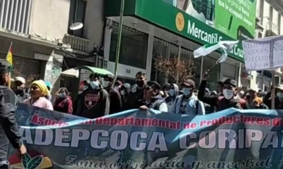 Dirigentes de Adepcoca Coripata en centro de la ciudad de La Paz. Foto: Radio Yungas