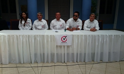 Miembros del partido militar Calidad País en conferencia de prensa.