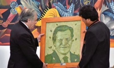 En mayo de 2019, Morales le regaló a Almagro un cuadro de coca con su imagen.