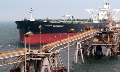 Un petrolero carga en la terminal de Al Basra cerca de Basora (Irak), el 17 de abril de 2006.