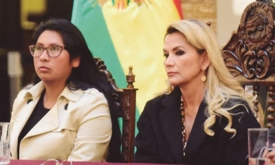 La presidenta Jeanine Añez junto a la presidenta del Senado, Eva Copa, en un acto. Foto:ABI