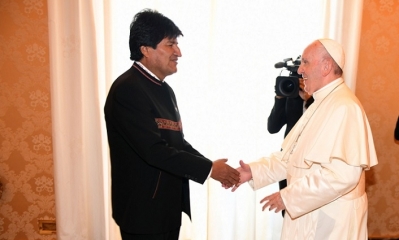 El presidente Evo Morales y el Papa Francisco. Foto: ABI