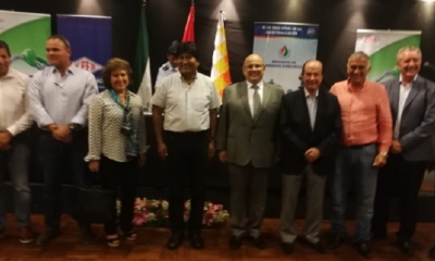 El presidente y los empresarios que suscribieron el acuerdo/Foto. IS
