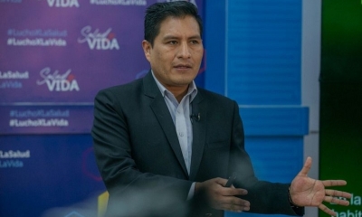  El ministro de Salud y Deportes, Jeyson Auza,