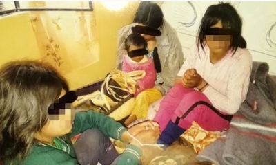 Una mujer y tres menores estaban maniatados.