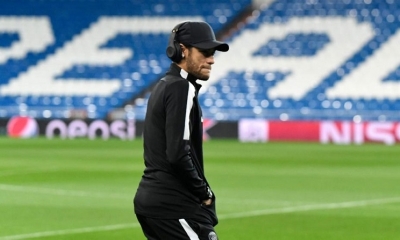 Neymar se pasea por el Santiago Bernabeu (Christophe Simon / AFP)