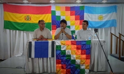 El expresidente Evo Morales ( C )