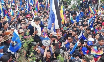 La caravana que acompañó a la inscripción de candidaturas del MAS ante el TSE.