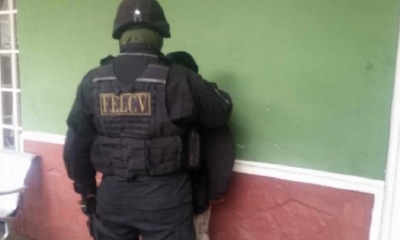 Cuando la madre de la niña retornó a su hogar, encontró a la menor adolorida y la llevó a una farmacia.