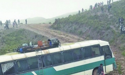Este es el bus que quedó enfangado.