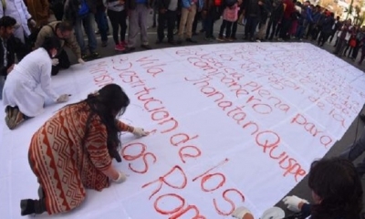 Los universitarios se extrajeron el líquido vital para plantear sus demandas. Foto: APG Noticias