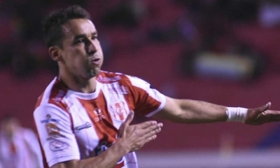 Gustavo Cristaldo, mediocampista de Independencia  