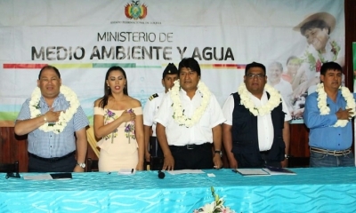Los alcaldes con el primer mandatario del país/Foto. ABI