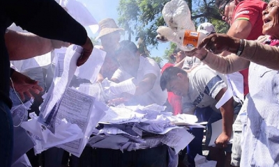Varios libros fueron quemados por seguidores del Leyes/Foto. RRSS