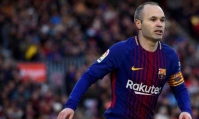 El centrocampista del FC Barcelona Andrés Iniesta juega un partido de la Liga contra el visitante Getafe el 11 de febrero de 2018