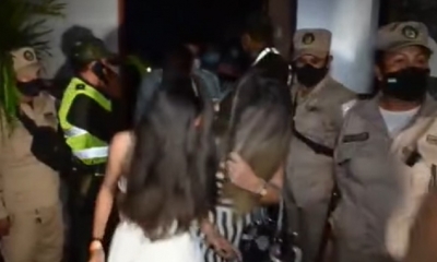 Los arrestados fueron subidos a camiones/Foto. Captura de pantalla