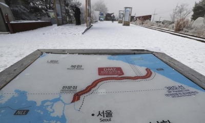 Un mapa muestra la división entre las dos Coreas en una exposición en Paju (Corea del Sur) (Lee Jin-man / AP)