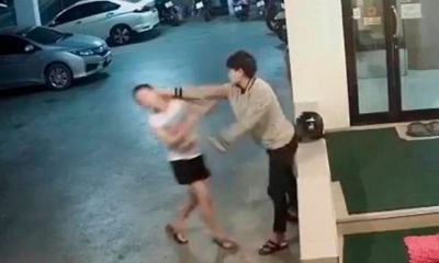 La cámara de seguridad logró captar la brutal agresión que terminó con severos daños contra la joven de 22 años.