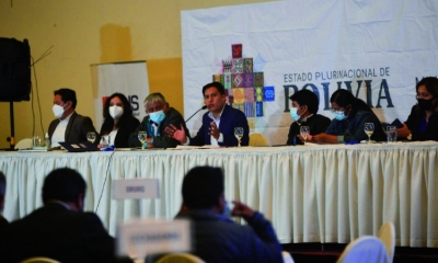 El Ministro de Salud con autoridades de municipios y gobernaciones del país, ayer.