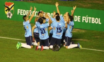 Pese a la lluvia el clásico cruceño se jugó/Foto. RRSS