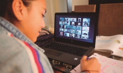 Una estudiante pasa clases virtuales, en la gestión 2021.