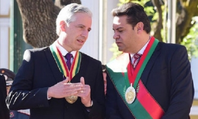 Álvaro García Linera y el alcalde de La Paz, Luis Revilla, durante el acto por el aniversario de la gesta libertaria de La Paz en 2016