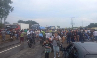 Bloqueo en la carretera nueva a Cochabamba. 
