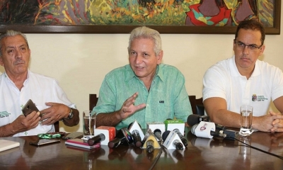 El Gobernador Rubén Costas. ( c )