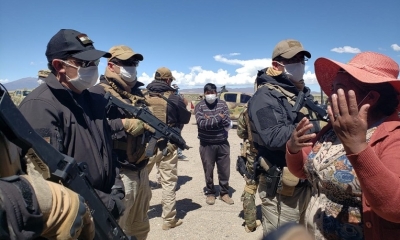  Los ministros de Defensa, Luis Fernando López, y Obras Públicas, Iván Arias, realizan una inspección en la localidad fronteriza de Pisiga, Oruro. 