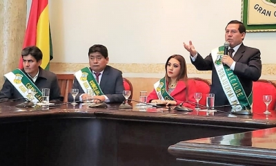 El alcalde de Yacuiba, Ramiro Vallejos junto a la nueva presidenta del Concejo Municipal