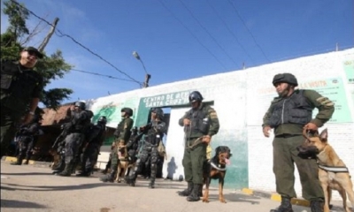 La Policía realizará patrullajes en exteriores del penal cruceño. Foto: Rolando Villegas