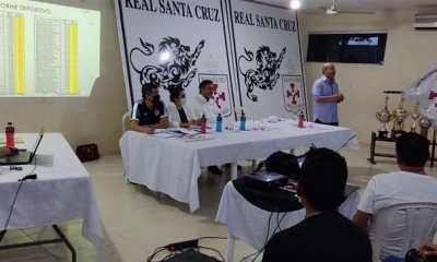 El directorio vigente de Real Santa Cruz en plena sesión 