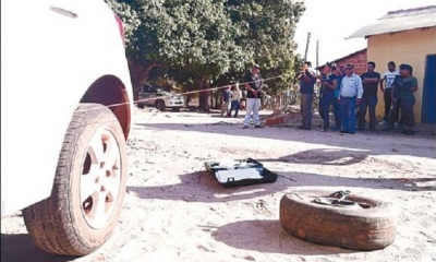 El momento en que el jefe del Iitcup realizaba una medición sobre el ángulo de disparo en el motorizado. Foto: EL DEBER