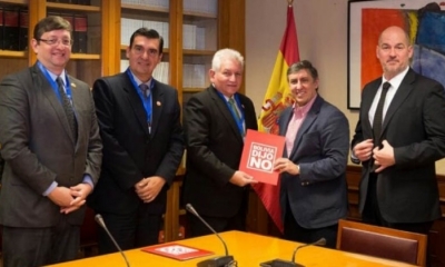 Rubén Costas junto a Demócratas con diputados del Congreso español.
