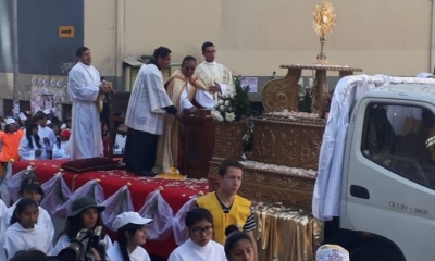 Cardenal Toribio Ticona encabeza la procesión católica por Corpus Cristi/Foto. RRSS