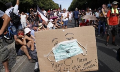 Manifestación de protesta contra las restricciones impuestas por la pandemia del coronavirus en Berlín. | Fuente: EFE/Archivo