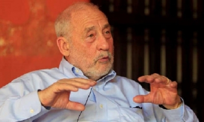 El premio Nobel de Economía 2001, el estadounidense Joseph Stiglitz, durante una entrevista en la edición 15 del Hay Festival en Cartagena (Colombia).
