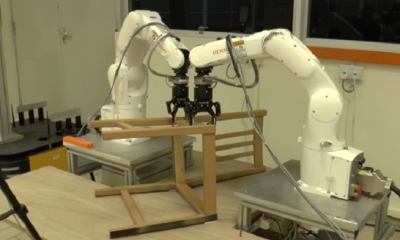 Robots armando la silla. Foto: Nanyang Technological University