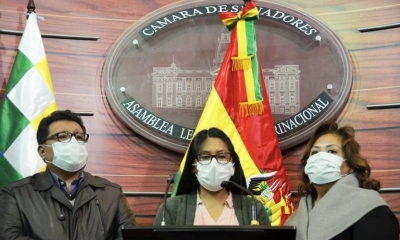  Efraín Chambi, Eva Copa y la diputada Betty Yañiquez, 