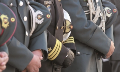 Una polémica se abrió en torno a la cuestión de los ascensos en las Fuerzas Armadas.